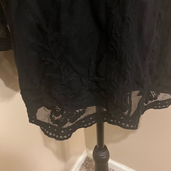 Honey Punch Black Deep V Lace Dress, size small - Picture 6 of 6